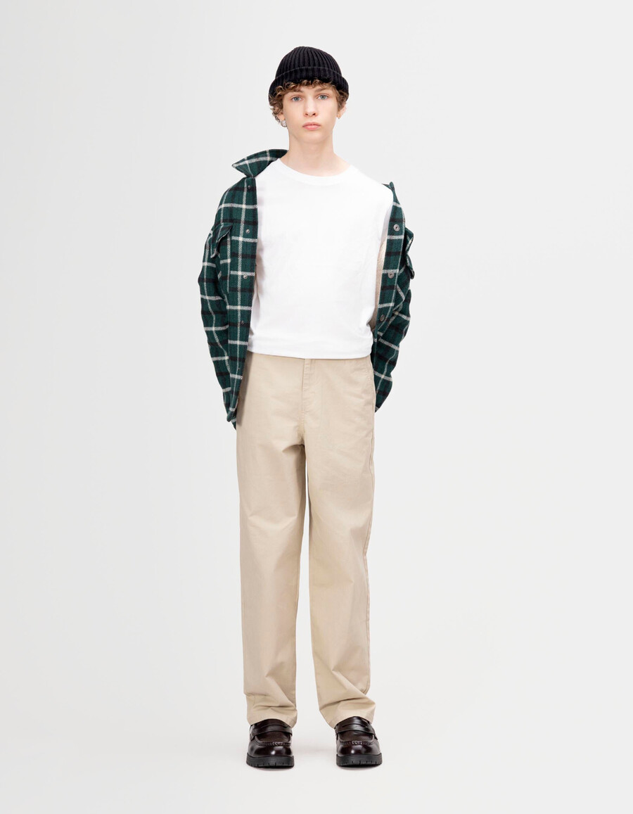 beige chinos für jungen locker geschnitten