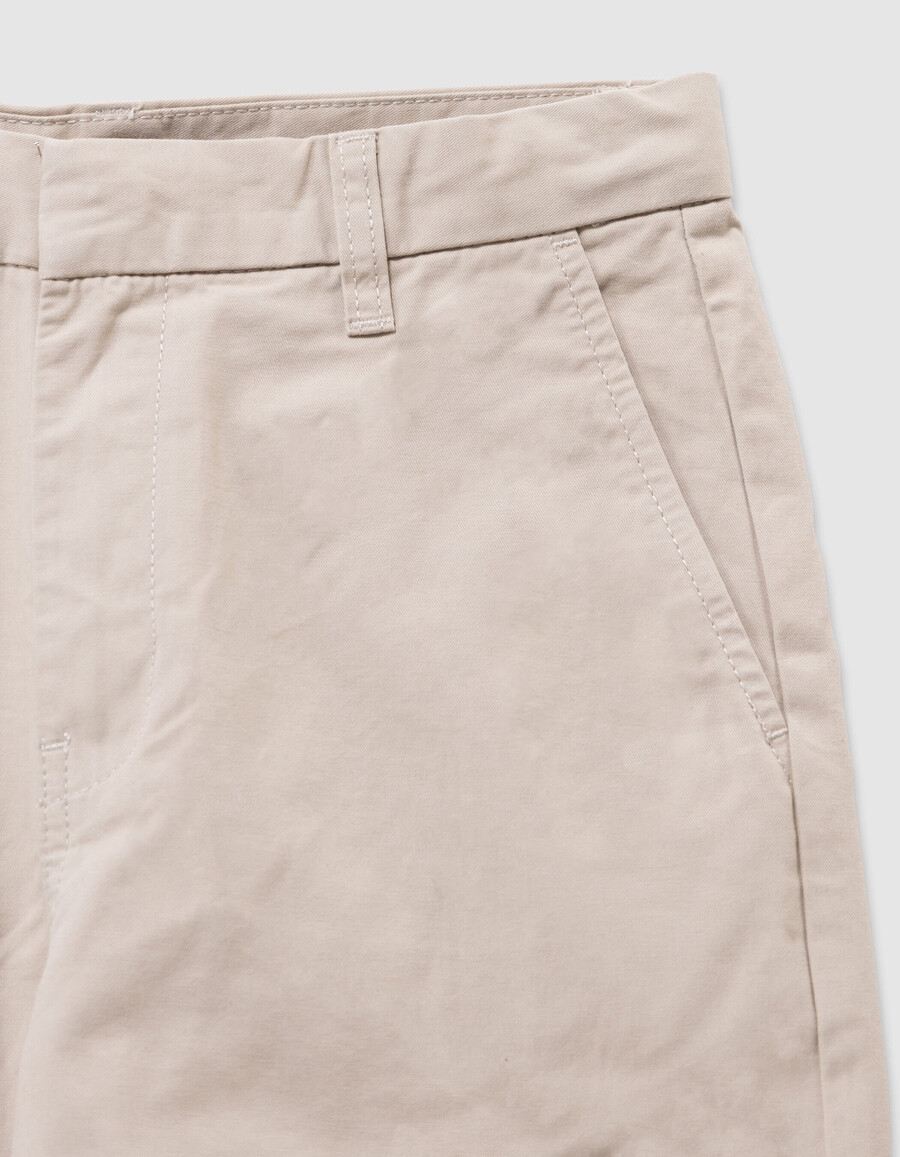 beige chinos für jungen locker geschnitten