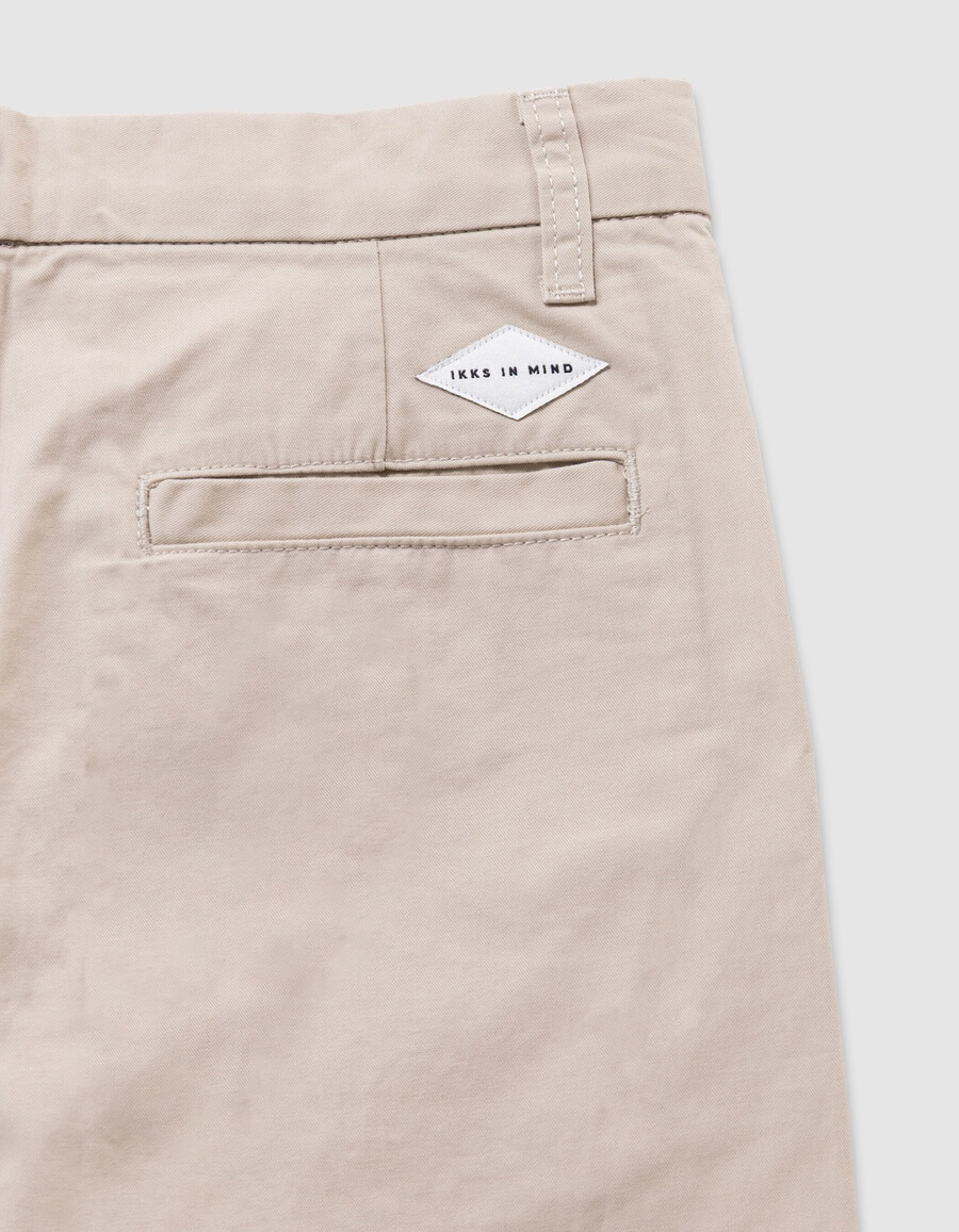beige chinos für jungen locker geschnitten