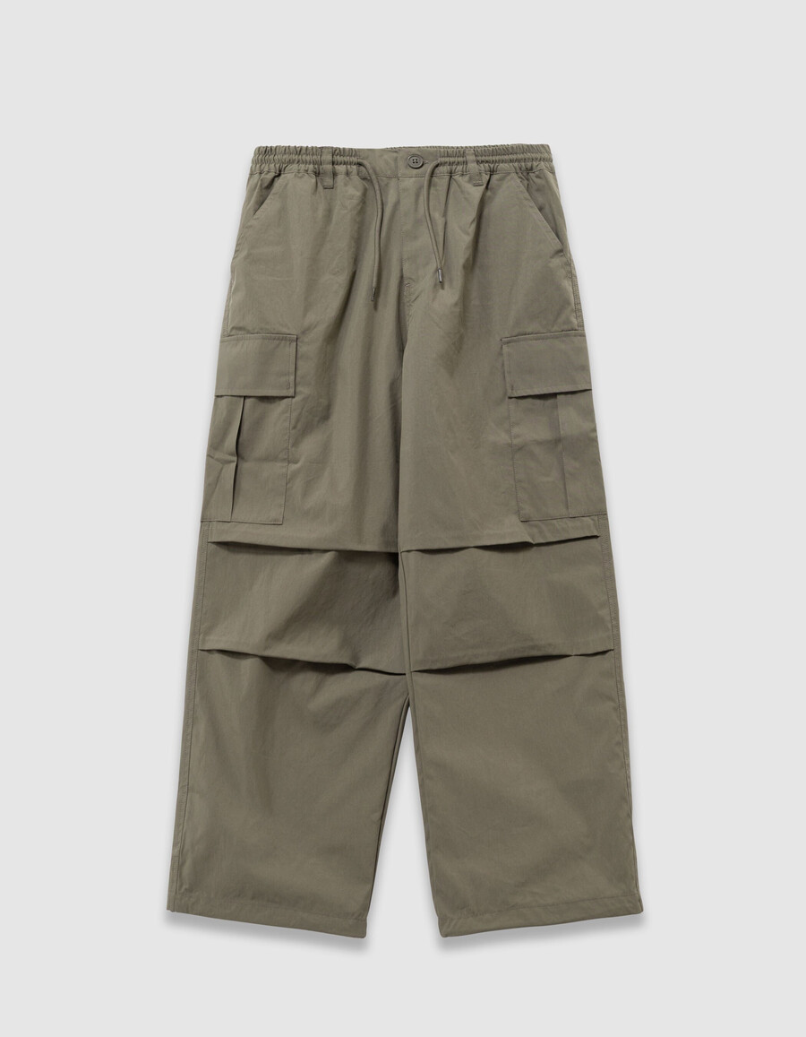 khakifarbene cargohose mit weitem bein für jungen