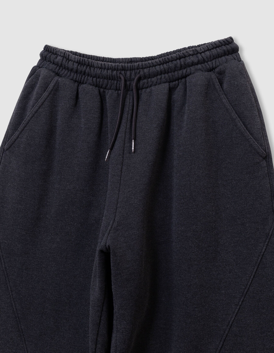 graue jogginghose für jungen mit aufgesetzten ausschnitten