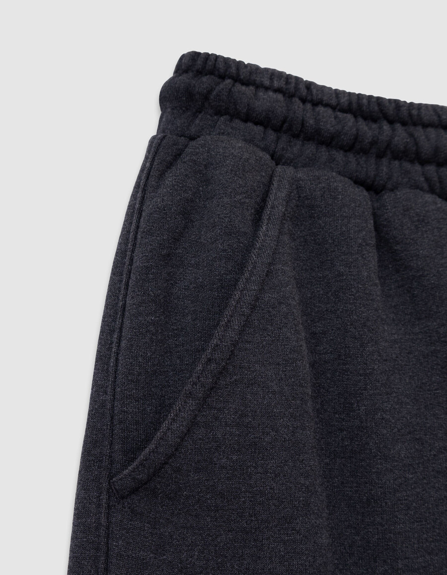 graue jogginghose für jungen mit aufgesetzten ausschnitten