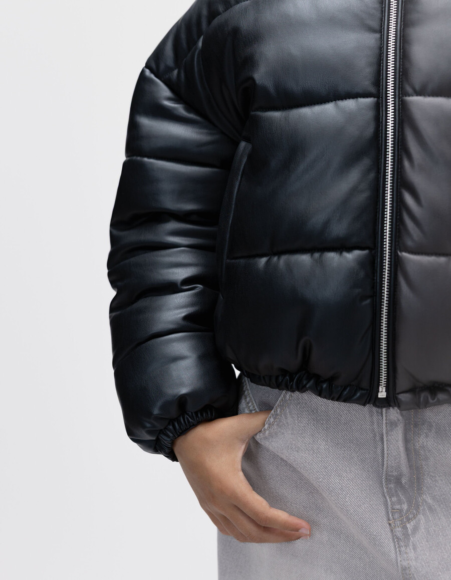 schwarze kurze steppjacke für mädchen kapuzenpullover aus sweatshirtstoff