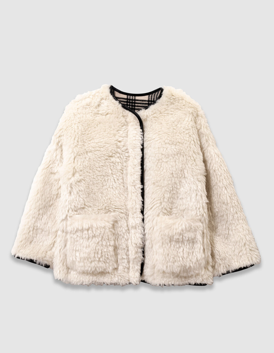 beige karierter und wendbarer mädchenmantel aus sherpa-fleece