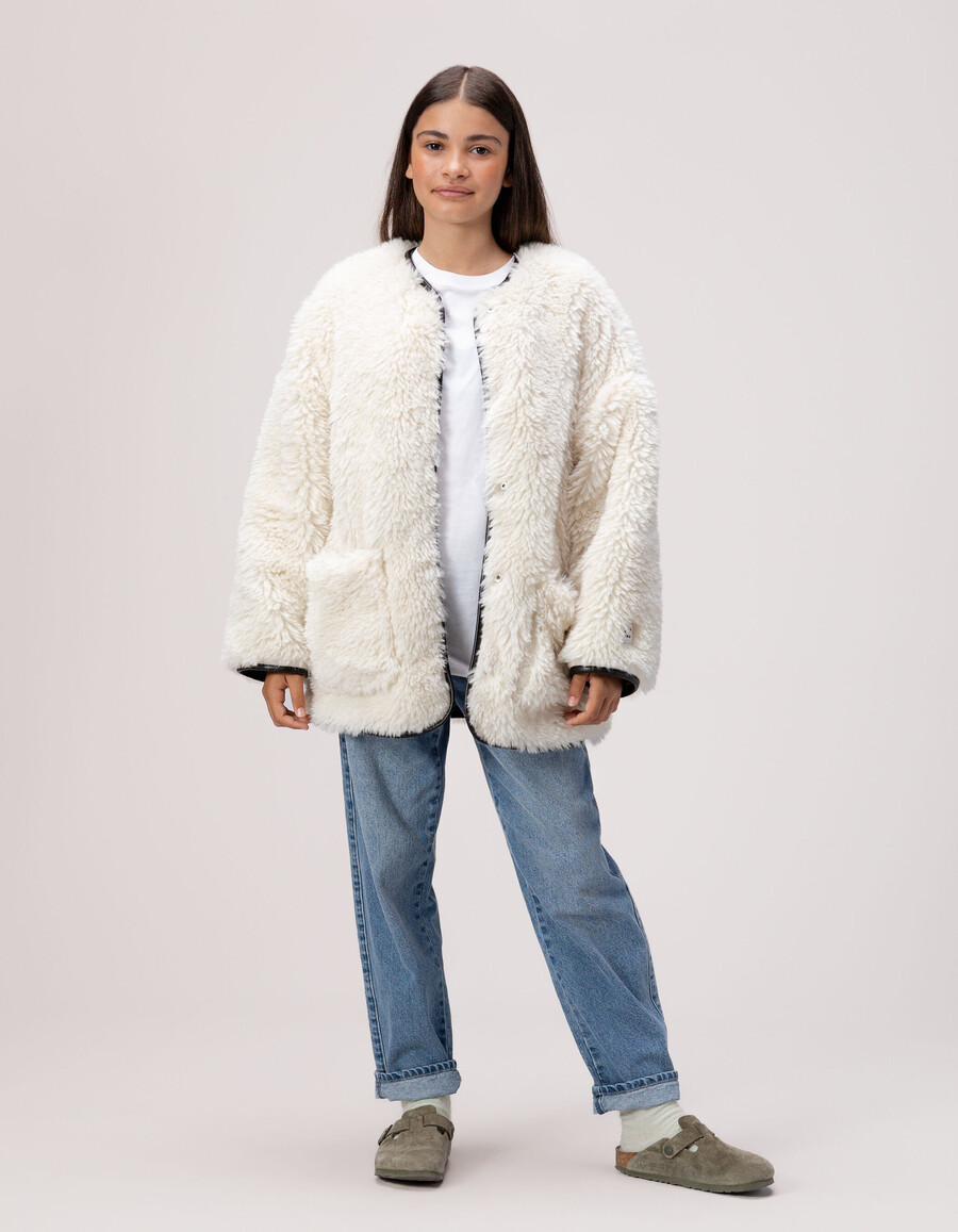 beige karierter und wendbarer mädchenmantel aus sherpa-fleece