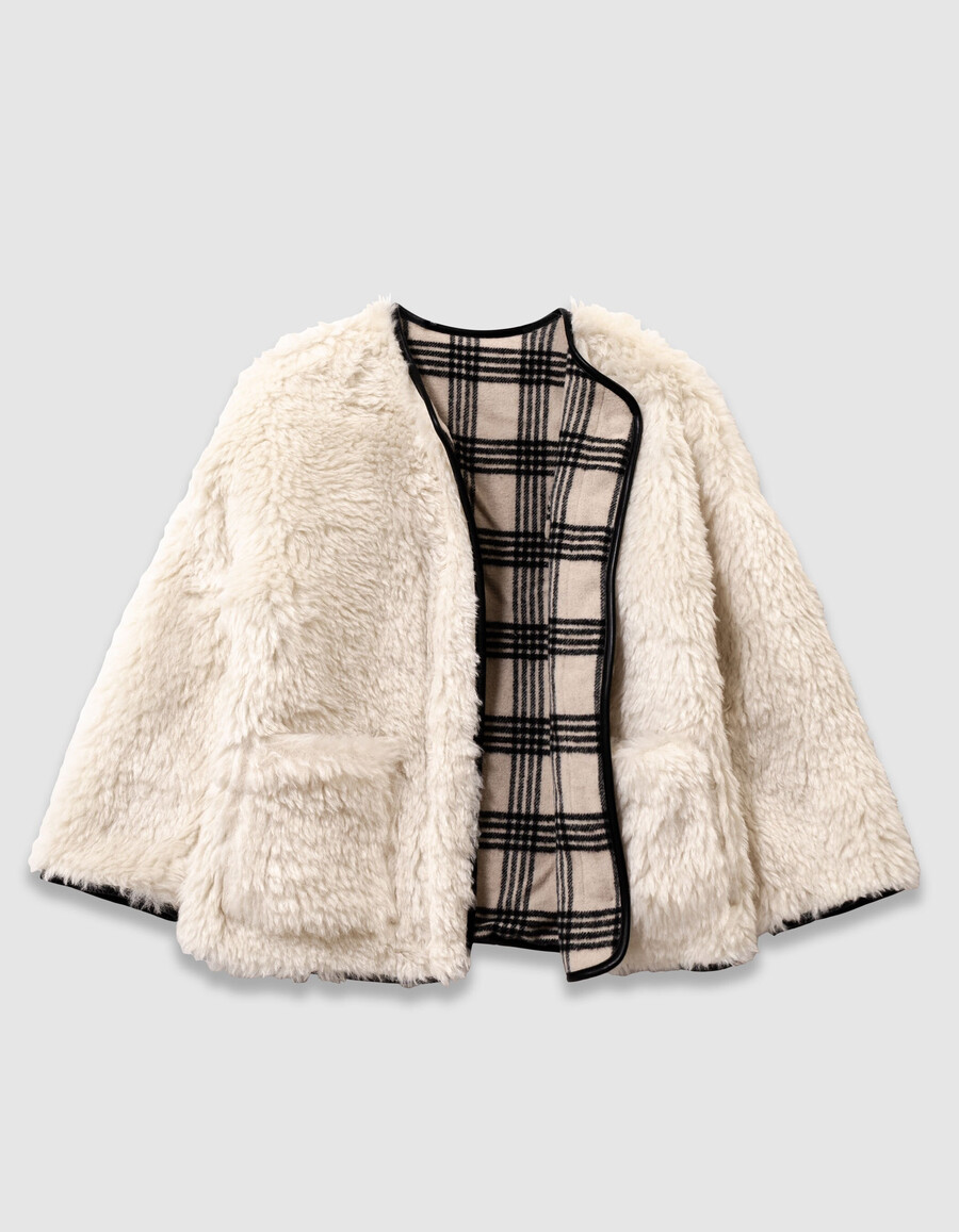 beige karierter und wendbarer mädchenmantel aus sherpa-fleece