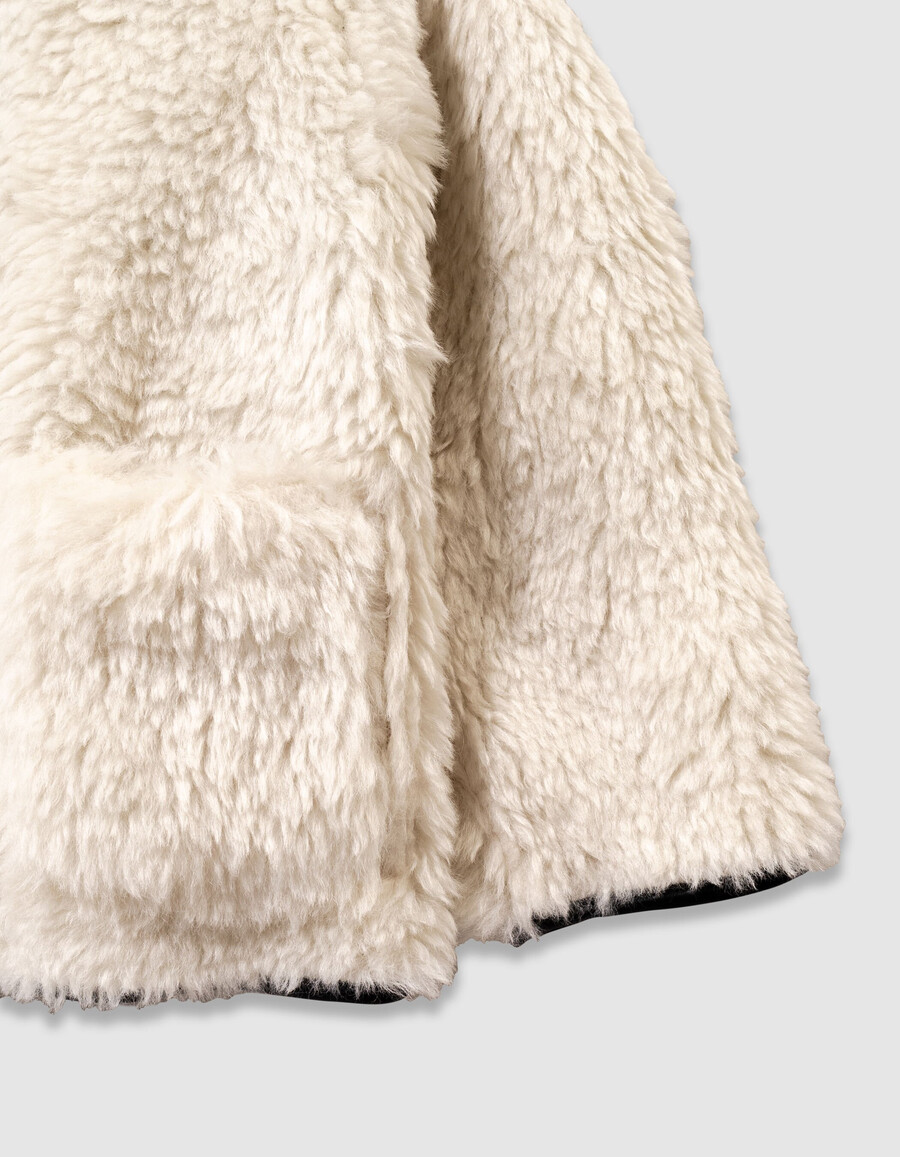 beige karierter und wendbarer mädchenmantel aus sherpa-fleece