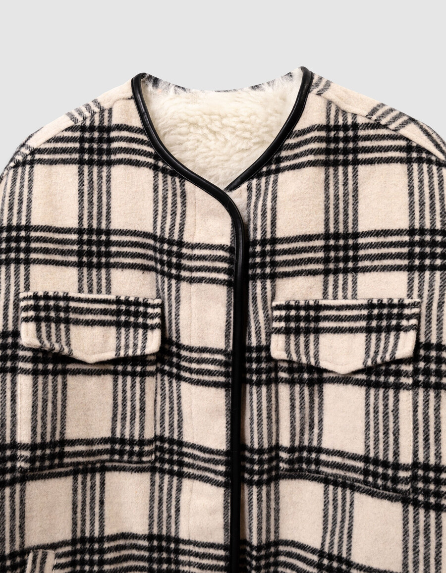 beige karierter und wendbarer mädchenmantel aus sherpa-fleece