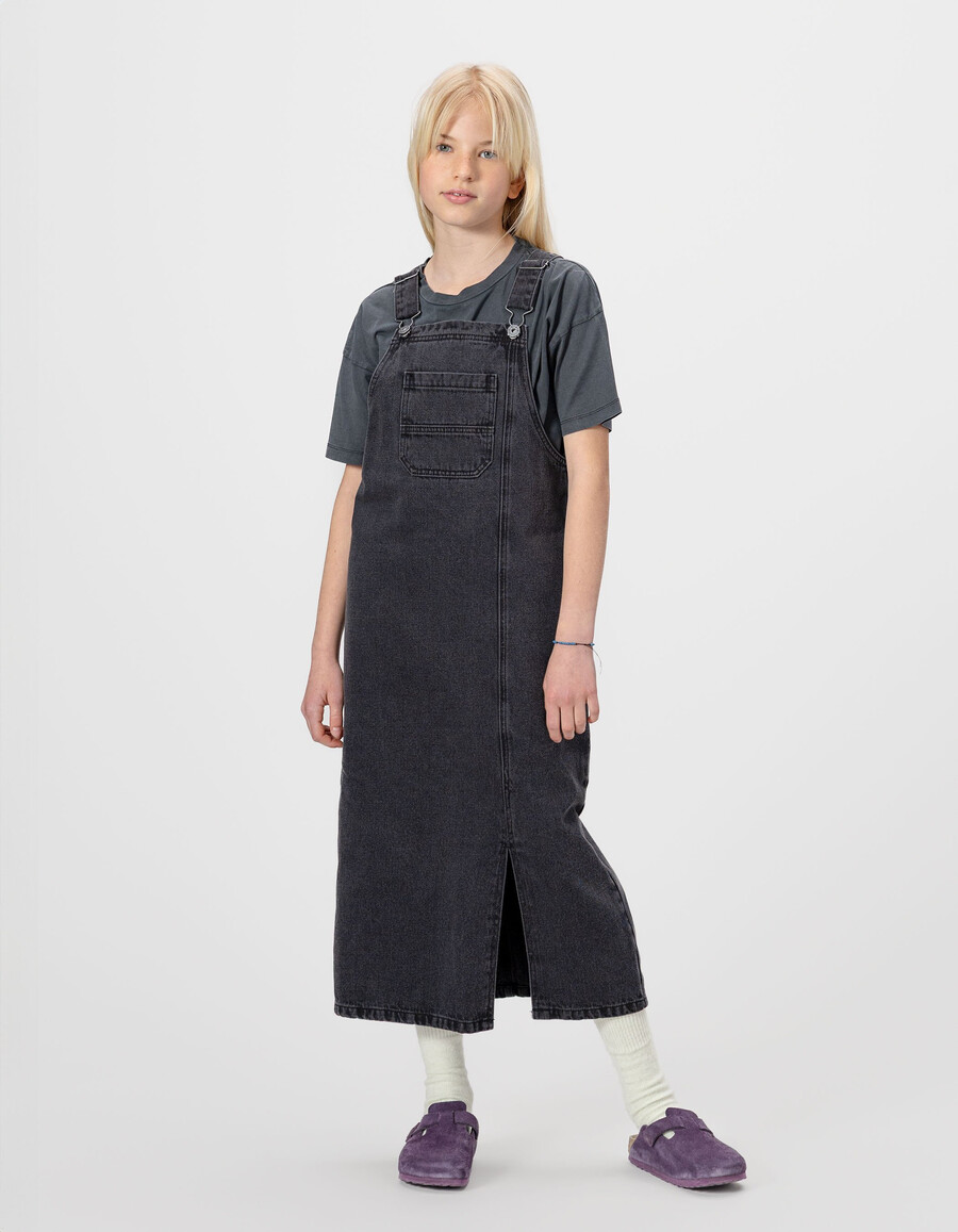 graues jeans-latzkleid mit schlitz für mädchen