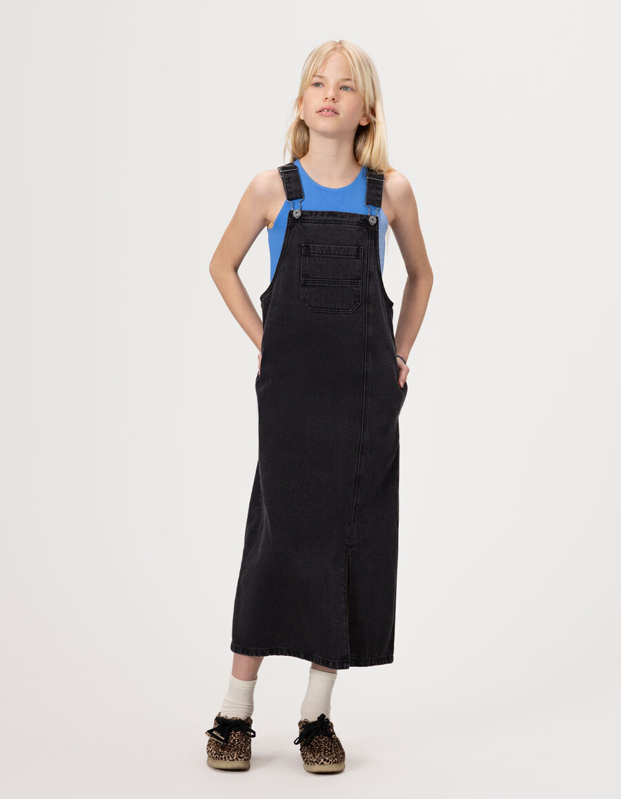 graues jeans-latzkleid mit schlitz für mädchen