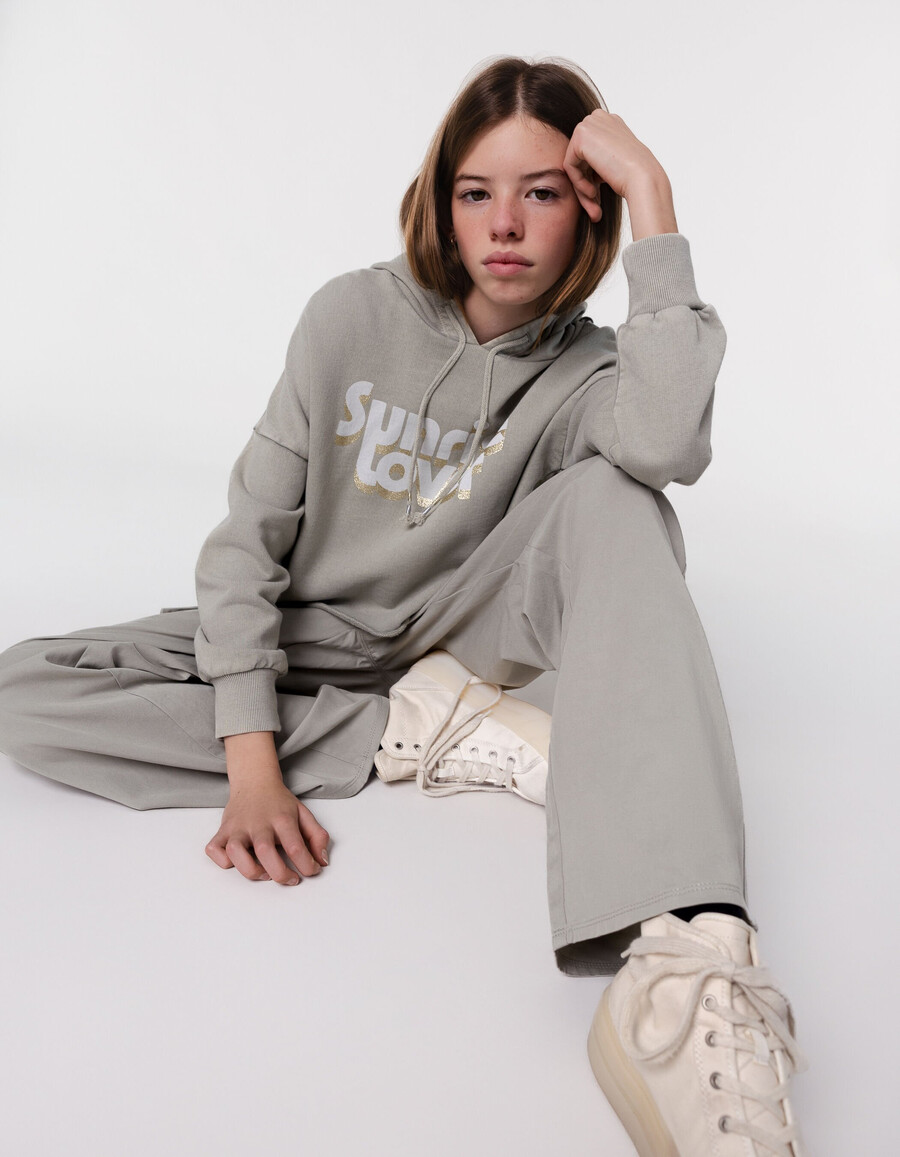 grüner kurzer hoodie mit glitzerbotschaft für mädchen