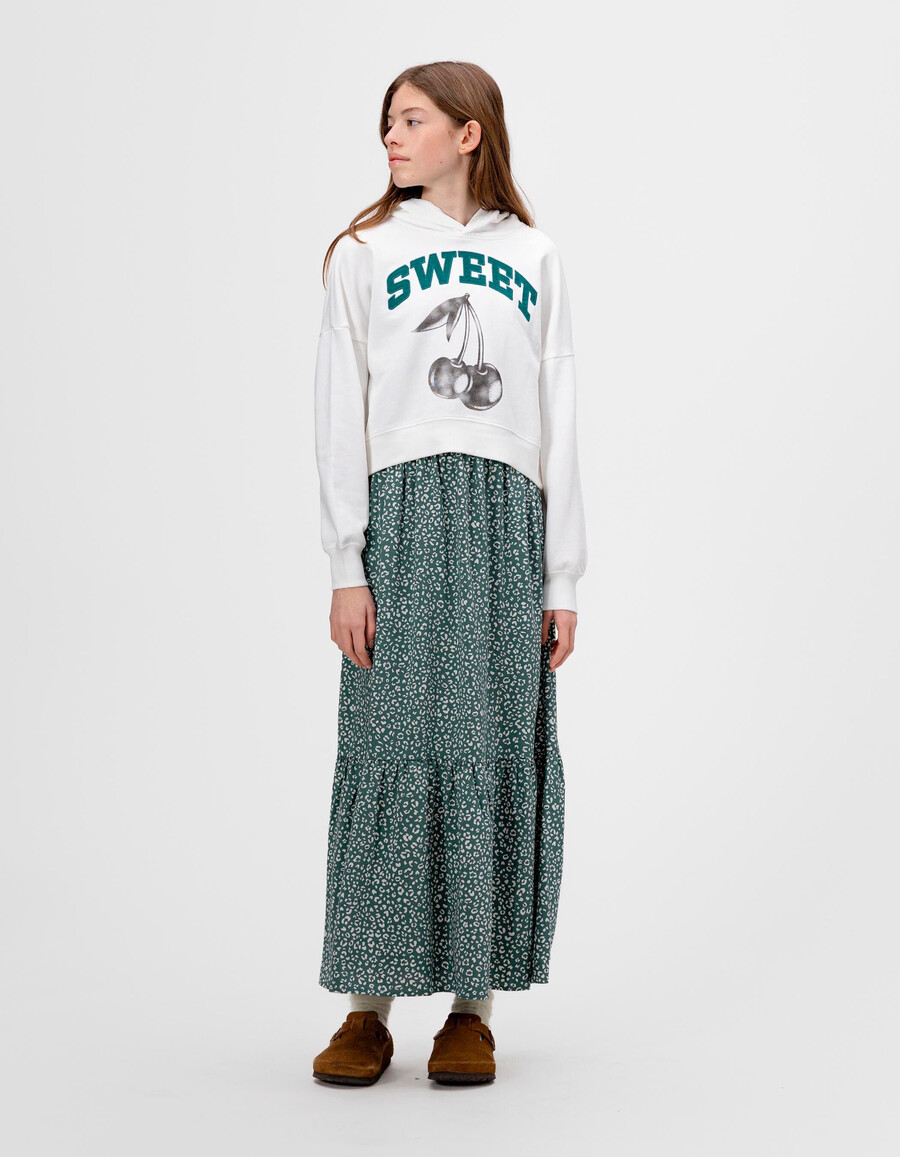 weißer mädchen-hoodie mit gesticktem slogan