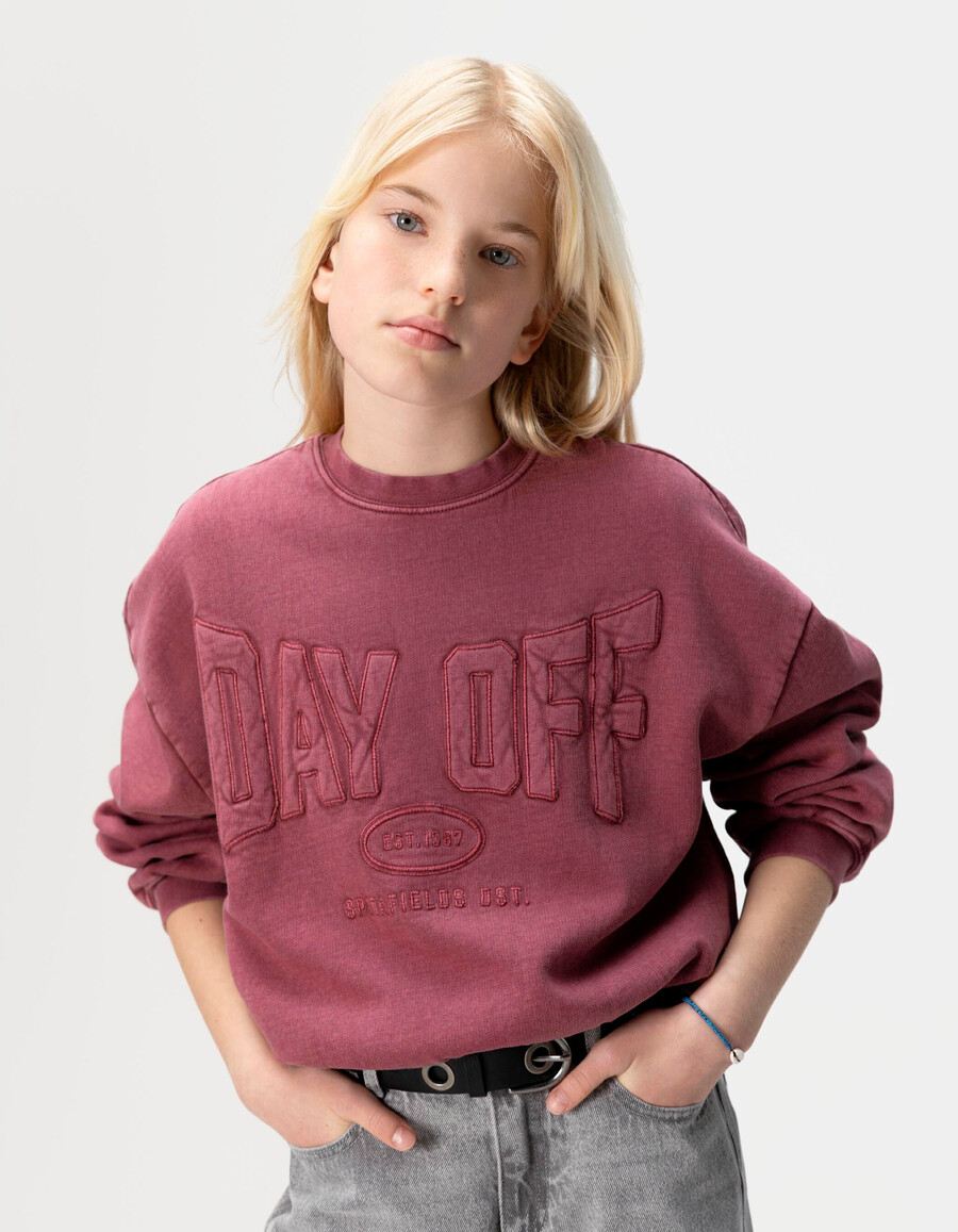 mädchen-sweatshirt in burgunderrot mit gesticktem xl-schriftzug