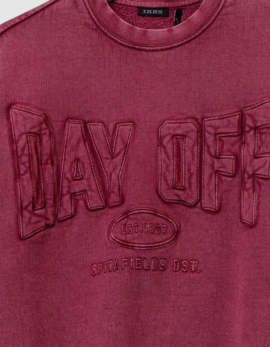 mädchen-sweatshirt in burgunderrot mit gesticktem xl-schriftzug