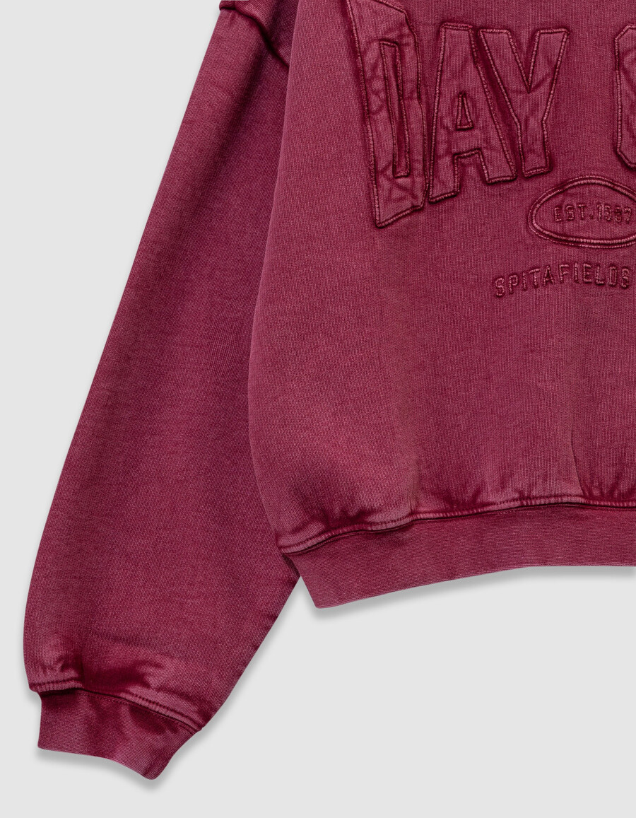 mädchen-sweatshirt in burgunderrot mit gesticktem xl-schriftzug
