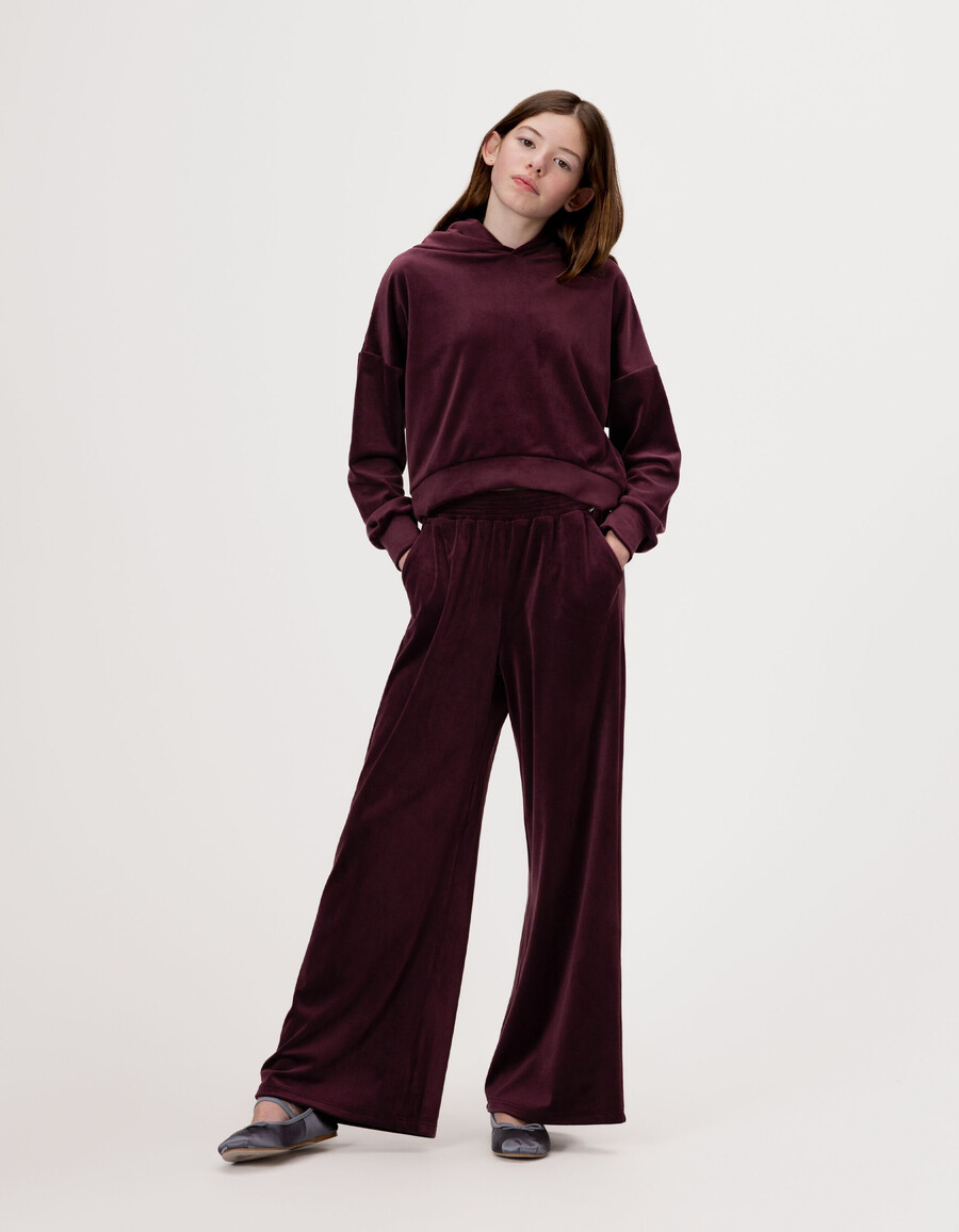 mädchen-kapuzenpullover aus burgunderfarbenem samt