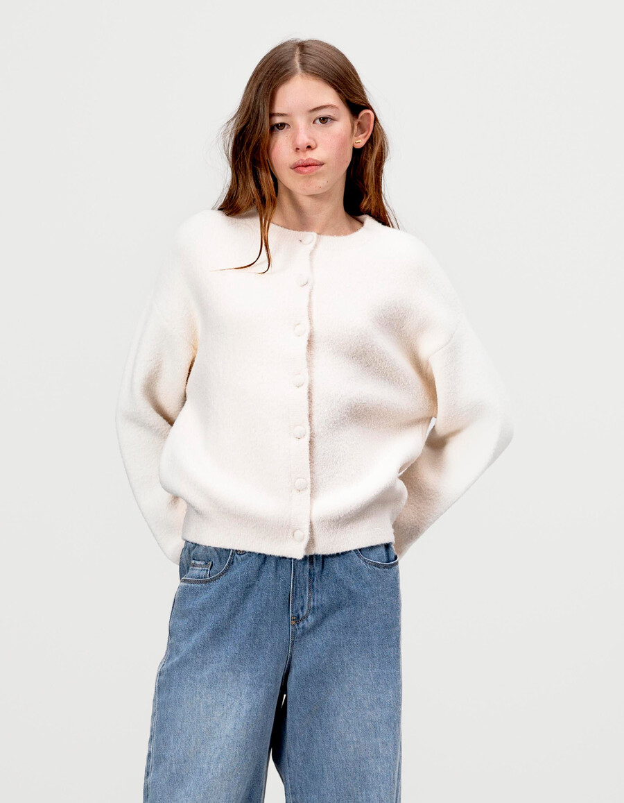 beigefarbene weiche strickjacke mit knöpfen für mädchen