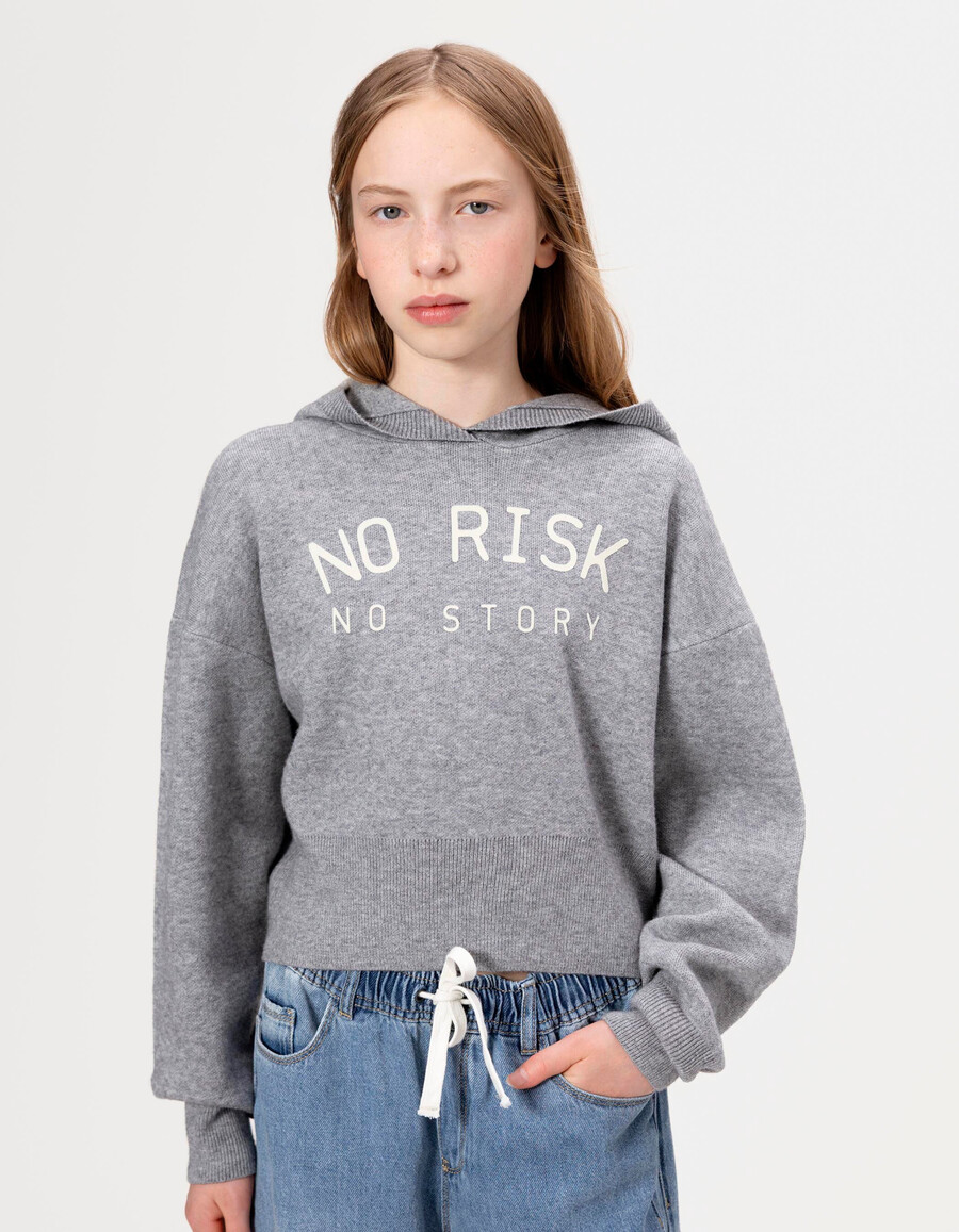grauer strickhoodie für mädchen mit slogan