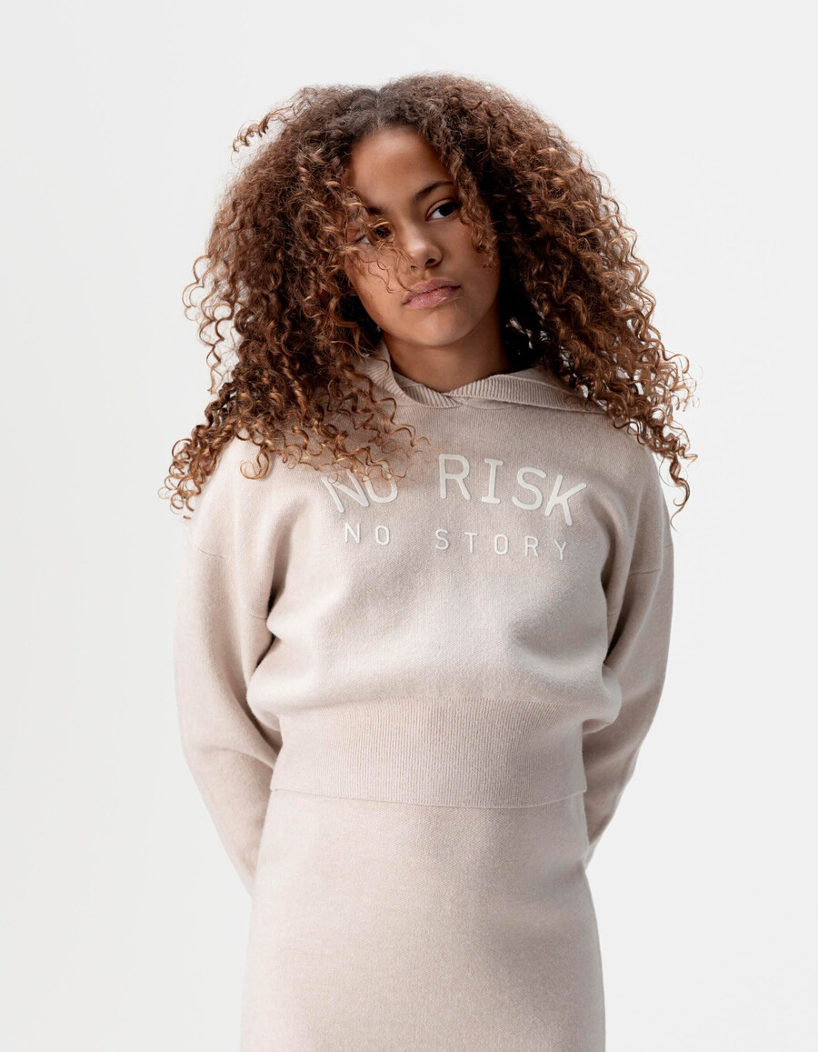 beige strickhoodie für mädchen mit slogans