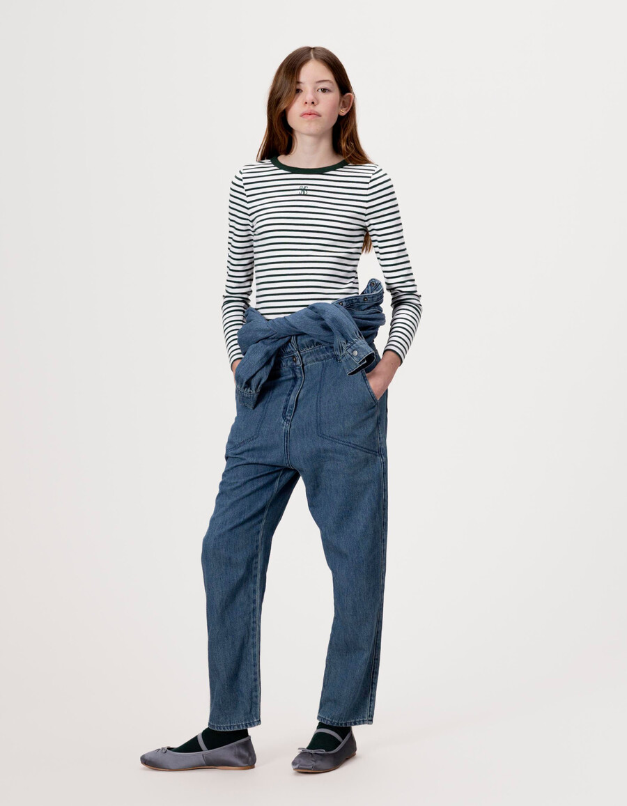 mädchen-langarmshirt mit grünen und weißen streifen