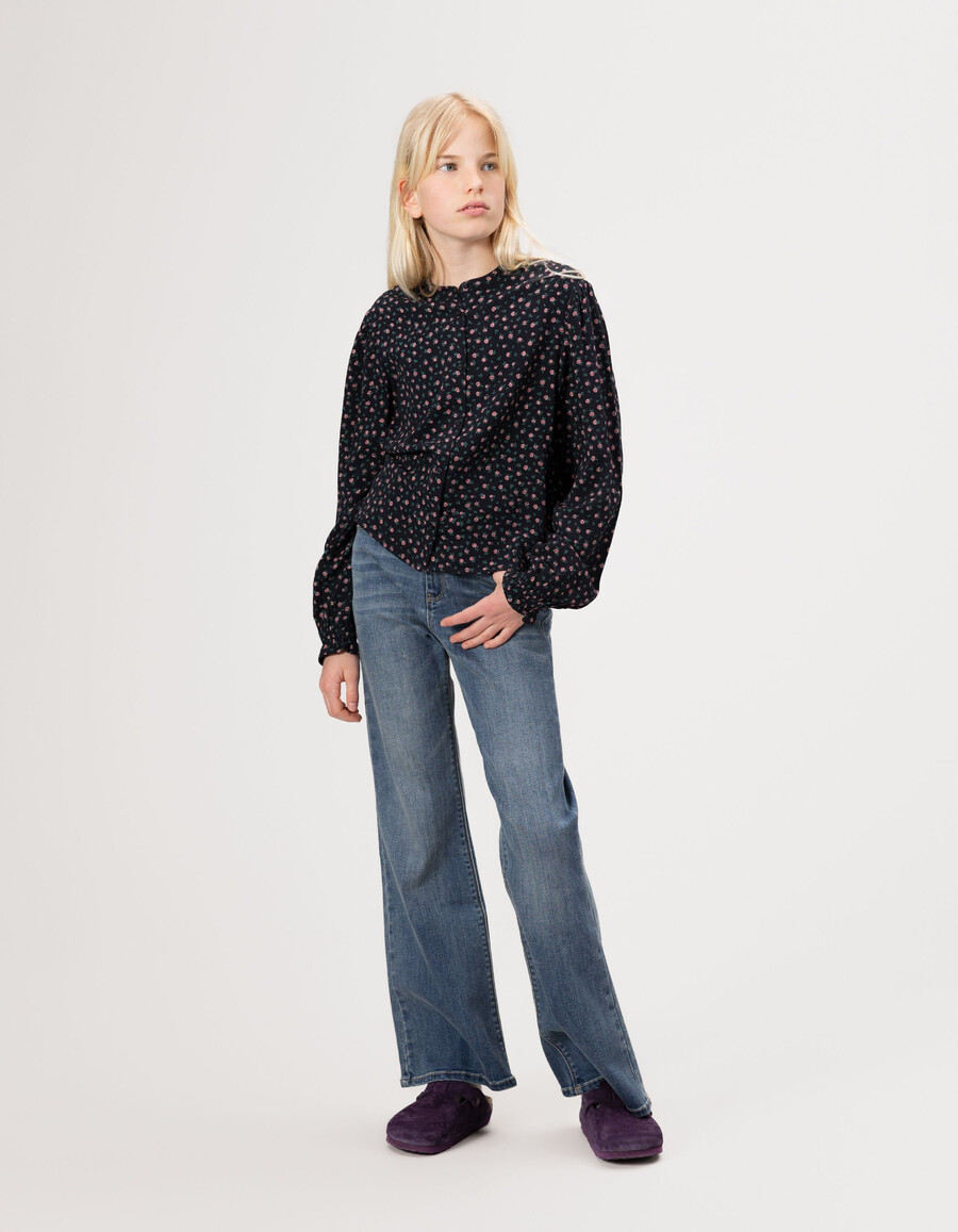 schwarze mädchenbluse mit mini-rosenmuster