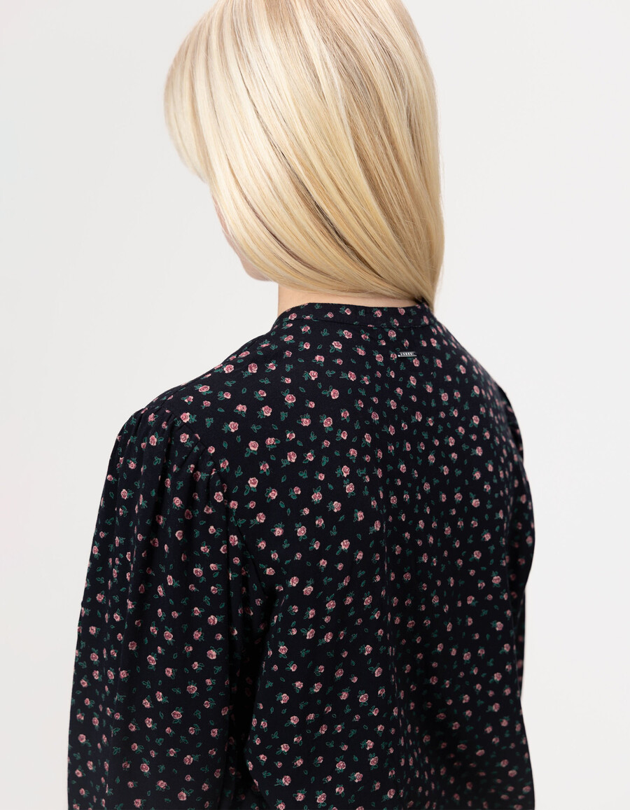 schwarze mädchenbluse mit mini-rosenmuster
