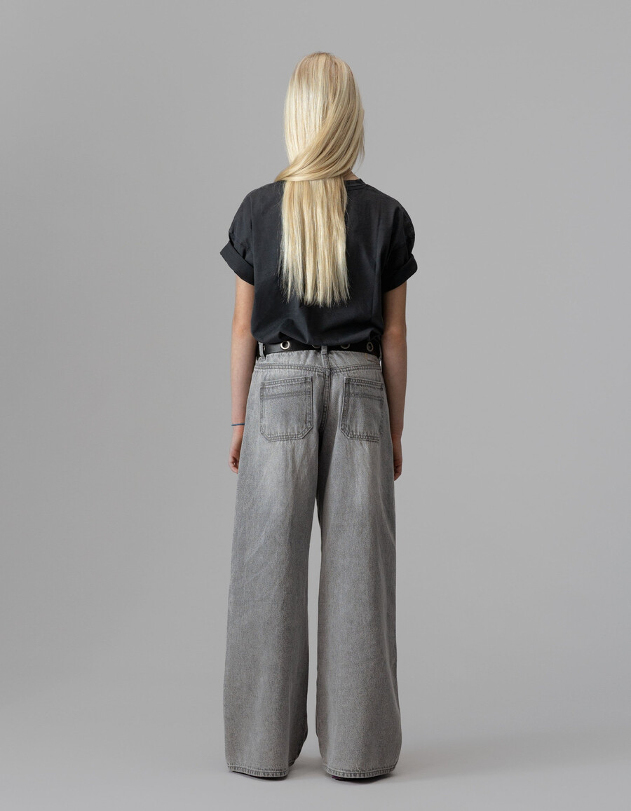 mädchen-jeans in verwaschenem grau mit weitem bein