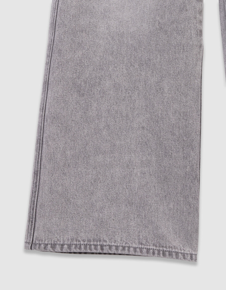 mädchen-jeans in verwaschenem grau mit weitem bein