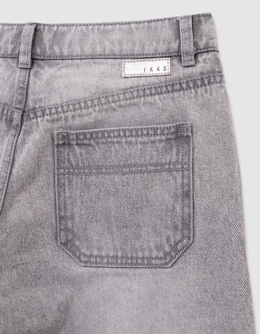 mädchen-jeans in verwaschenem grau mit weitem bein