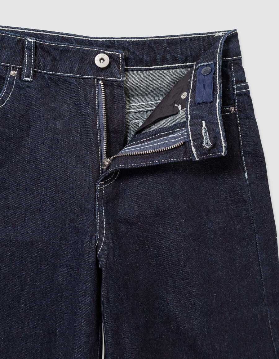 marineblaue mädchenjeans mit weitem bein und festem umschlag
