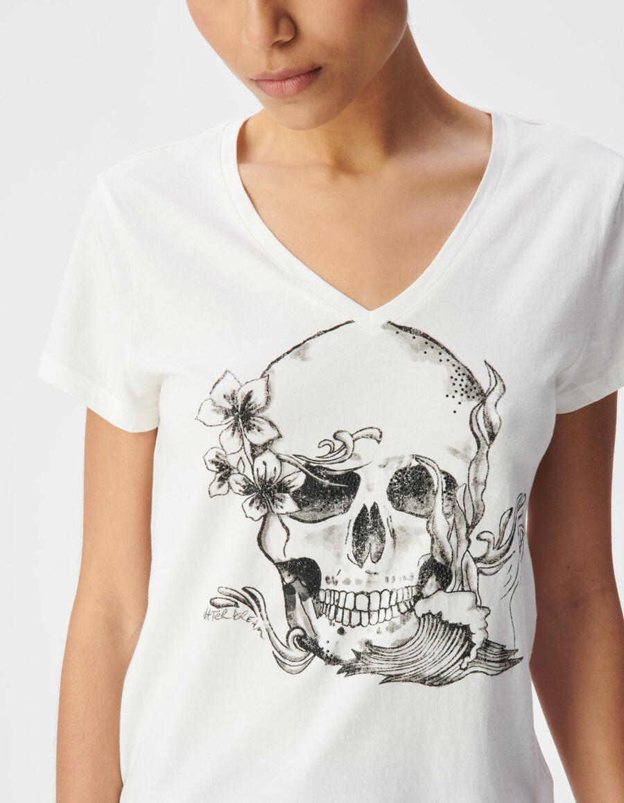 weißes v-ausschnitt-t-shirt aus bio-baumwolle mit totenkopf-motiv für damen