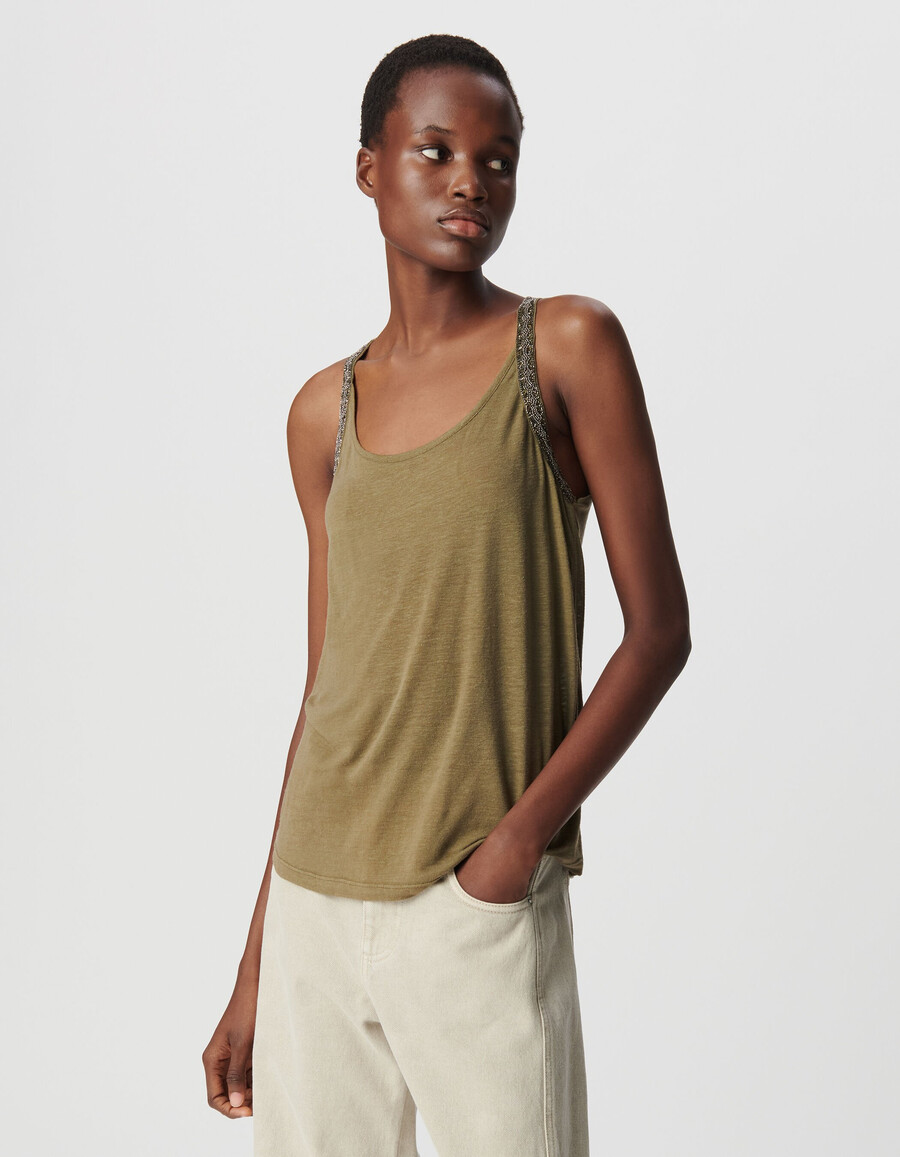 damen-top in khaki mit perlenbestickten armausschnitten