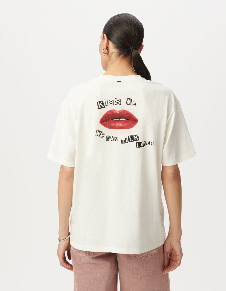 weißes t-shirt mit aufdruck