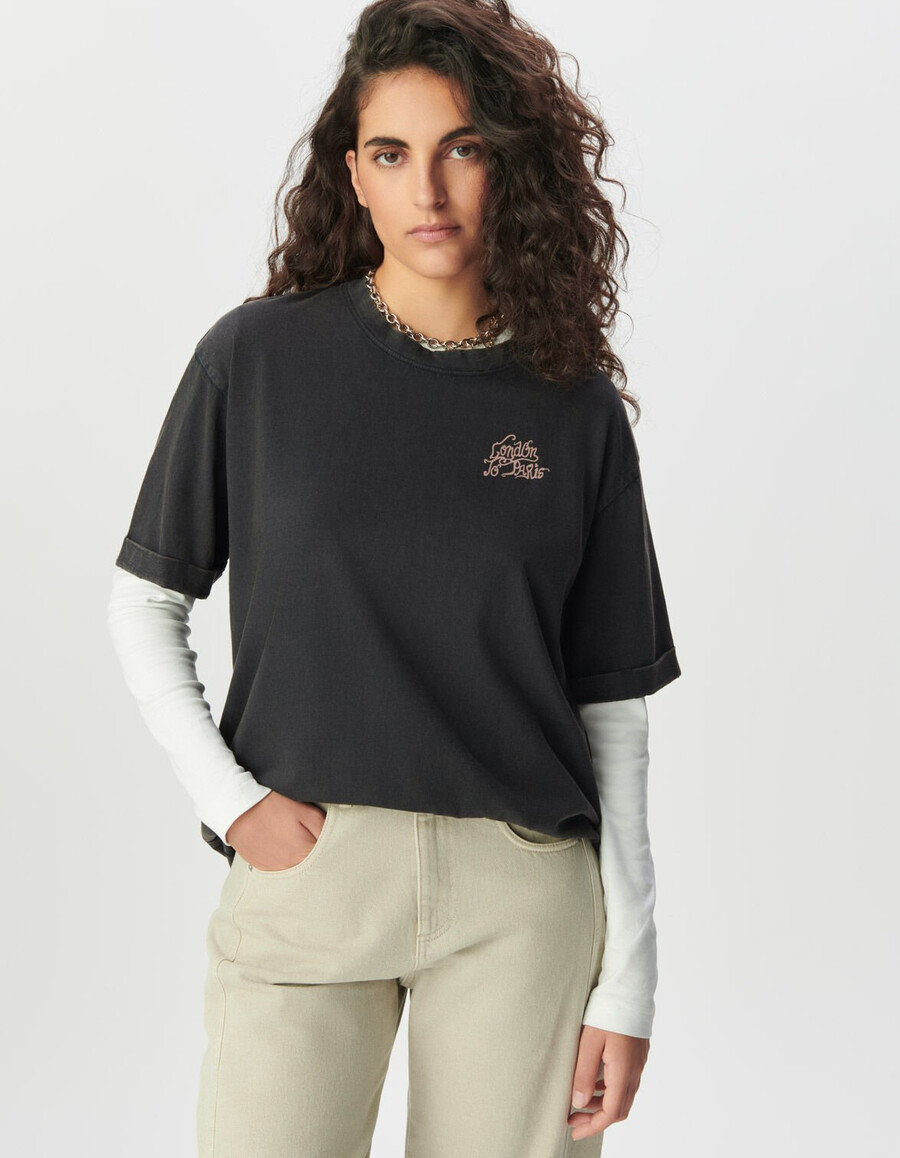 graues damen-oversize-t-shirt mit xl-motiv auf dem rücken