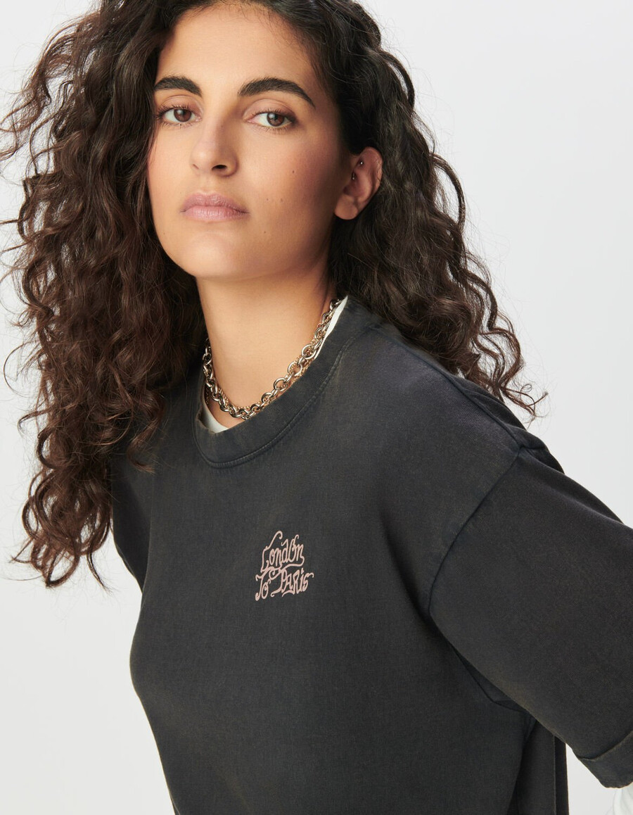 graues damen-oversize-t-shirt mit xl-motiv auf dem rücken