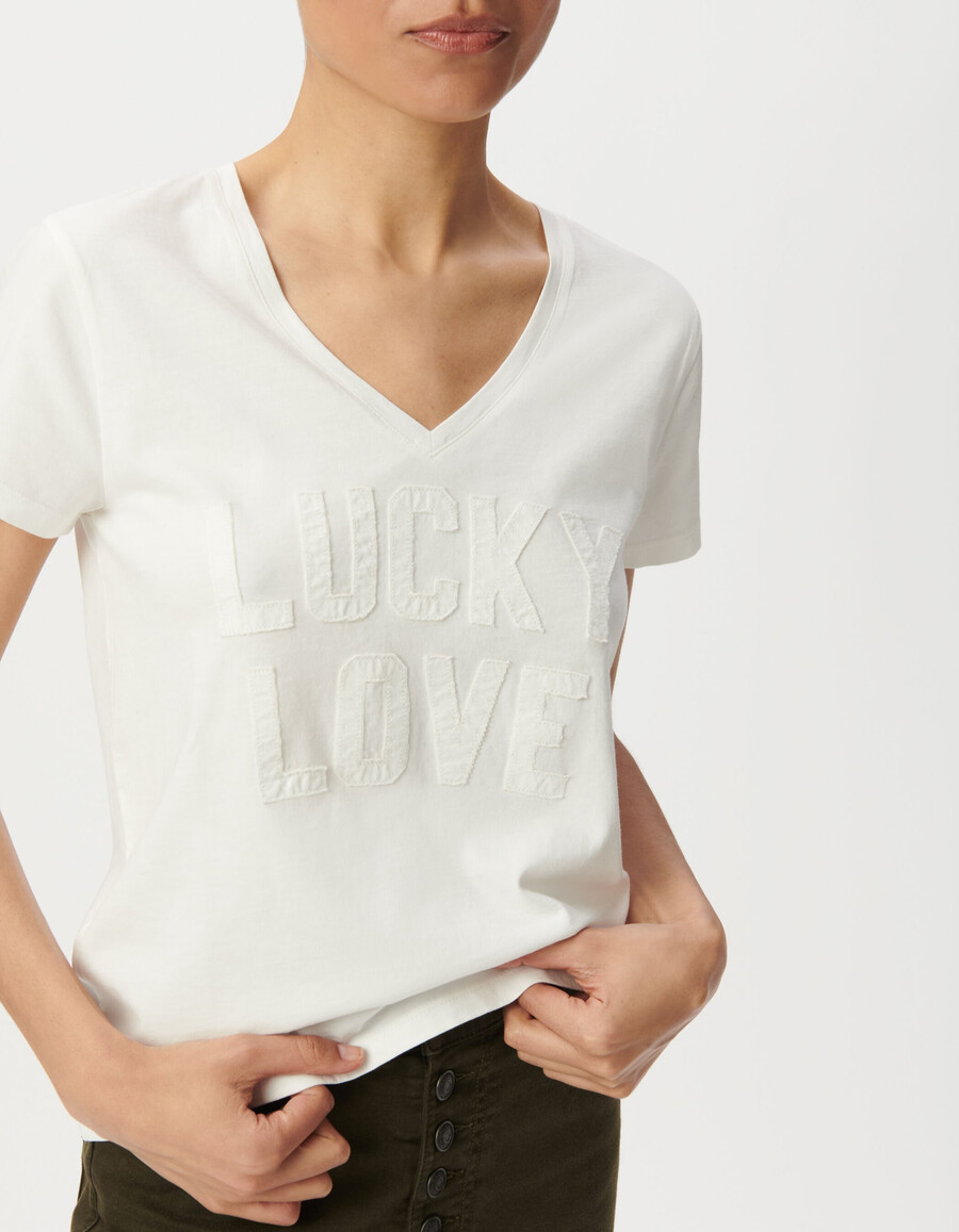 weißes damen-t-shirt aus bio-baumwolle mit gestickten buchstaben