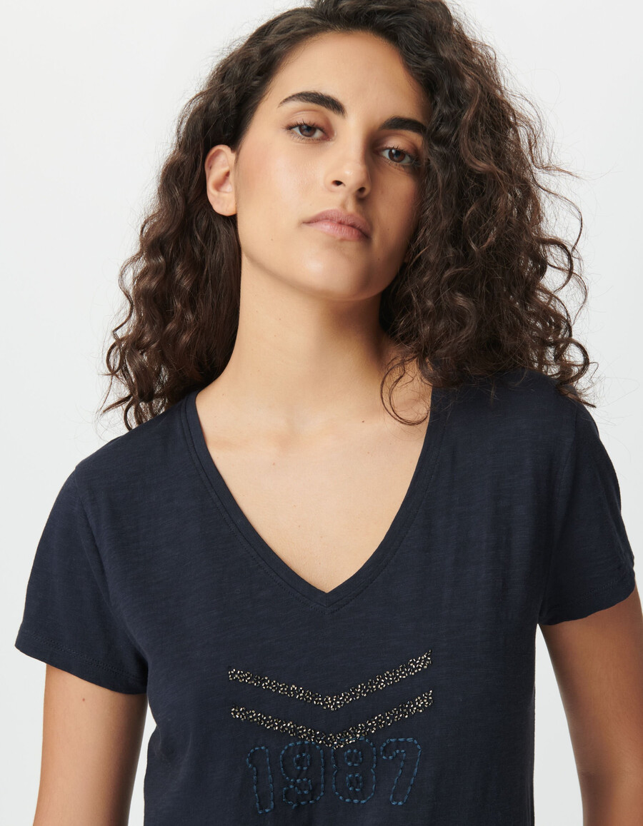 damen-t-shirt aus marineblauer bio-baumwolle mit gestickten winkeln