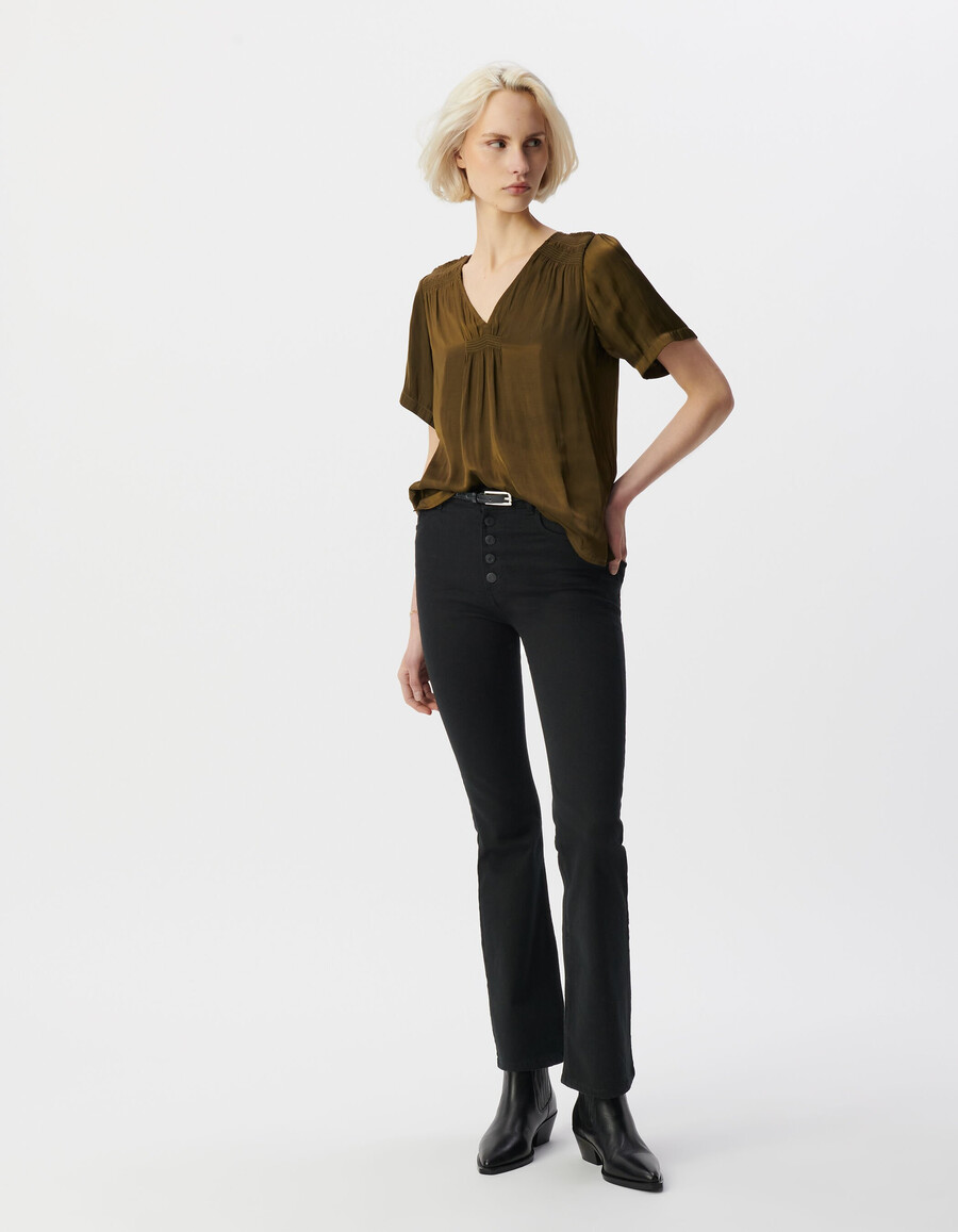 damen-t-shirt aus khakifarbenem satin mit kurzen ärmeln und smokdetails