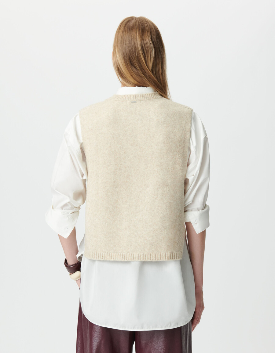 beigefarbenes ärmelloses stricktop mit latz für damen
