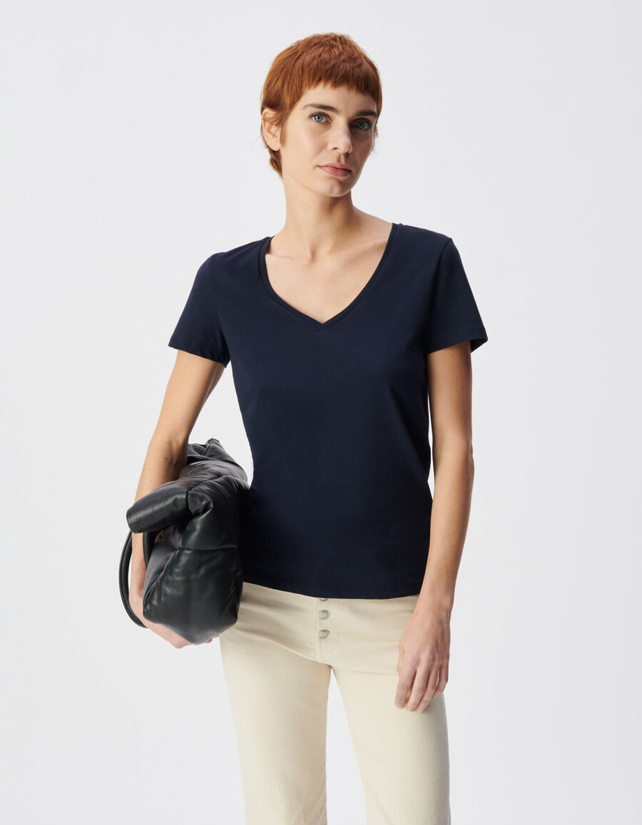 damen-t-shirt mit v-ausschnitt und chevron-stickerei im marineblau