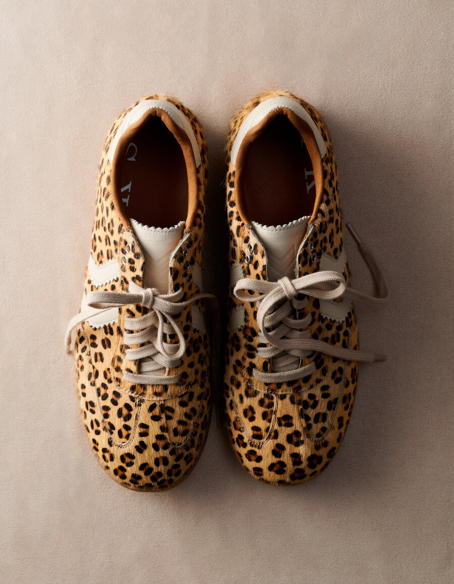 damen-sneaker aus leder mit leopardenmuster in kamel-optik und ponyfell-optik
