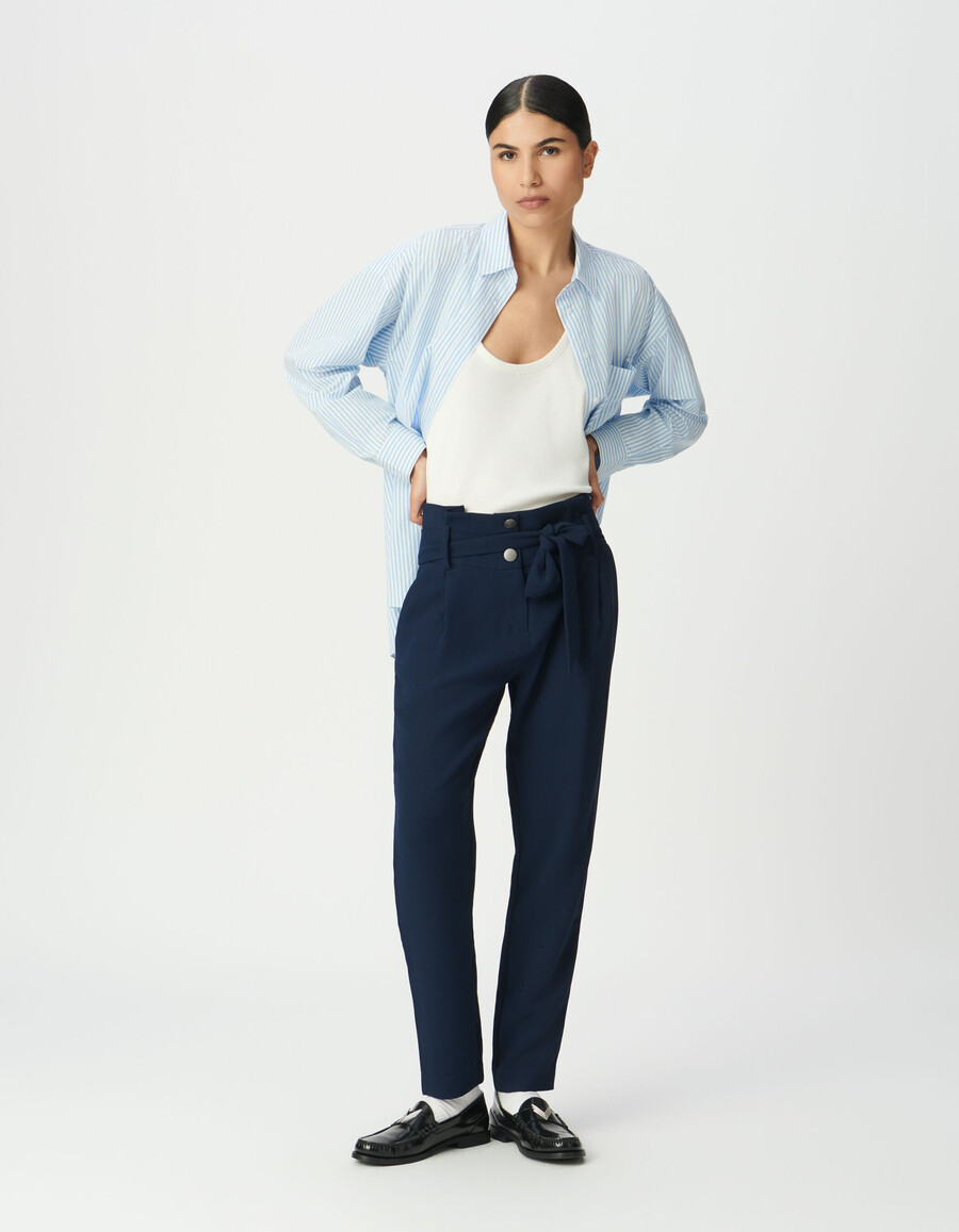 marineblaue hochgeschnittene hose mit gürtel