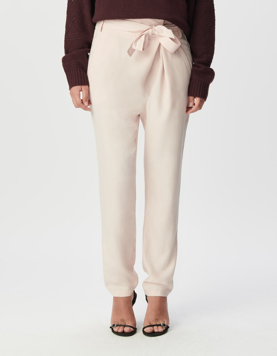 damen-anzughose in rosa mit asymmetrischem bund