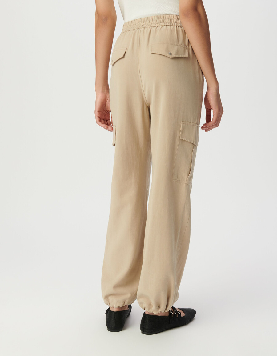 beigefarbene cargo-jogginghose für damen