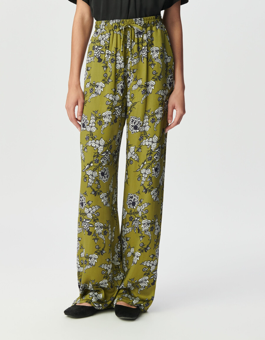grüne damenhose mit weitem bein und blumenmuster