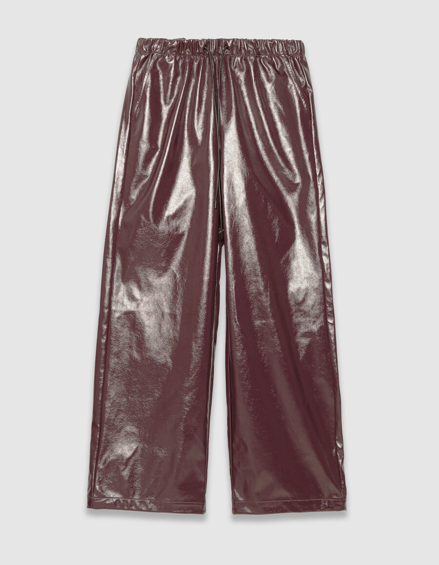 damenhose in burgunderrot mit vinyl-optik