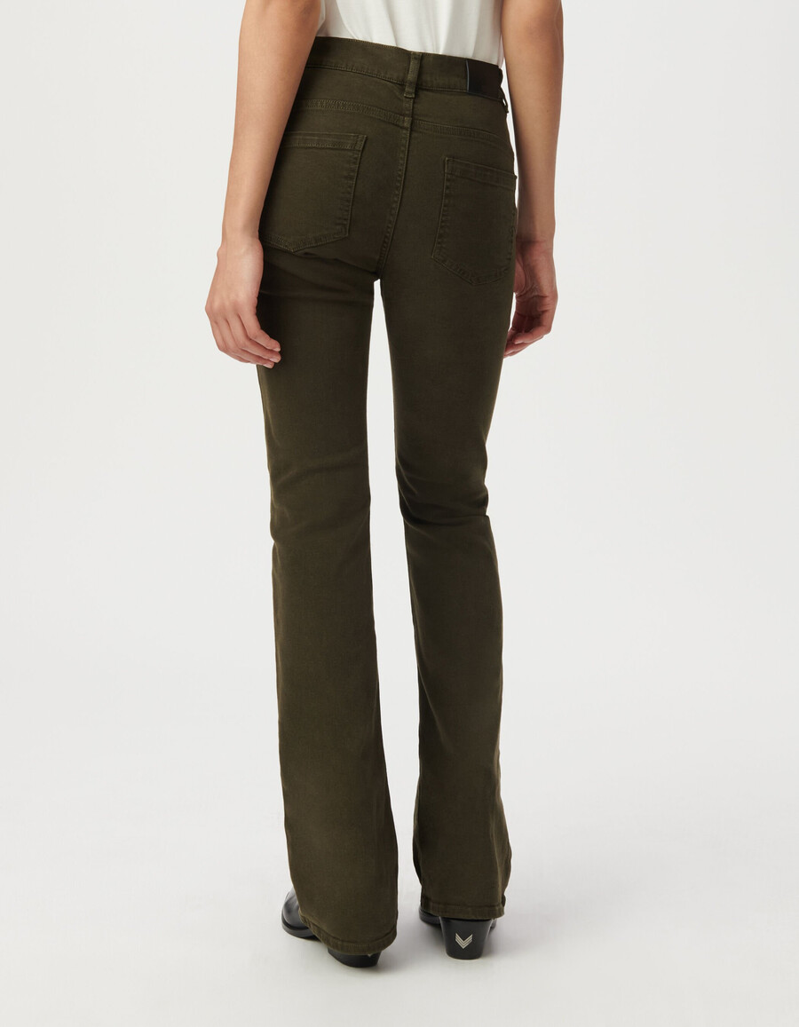 khakifarbene damen-schlagjeans mit sichtbaren knöpfen