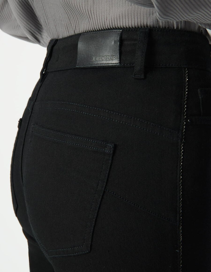 schwarze slim-fit-jeans für damen mit geflochtenem seitendetail