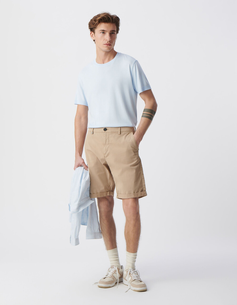 sandige schmal zulaufende chino-bermudas für herren