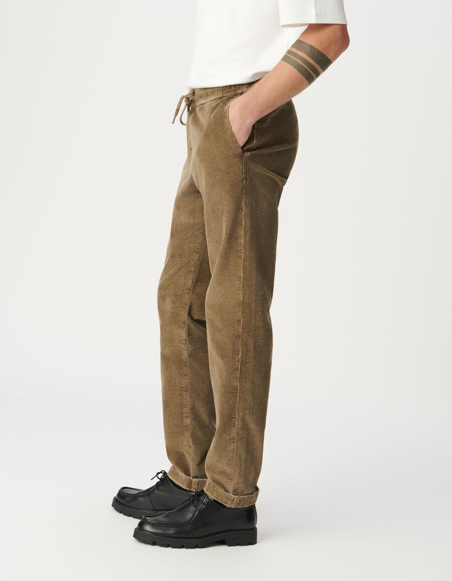 herren-jogginghose aus dunkelbeigem cord